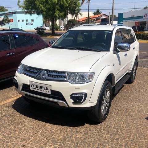 //www.autoline.com.br/carro/mitsubishi/pajero-32-hpe-16v-diesel-4p-4x4-turbo-automatico/2017/aracatuba-sp/24386462