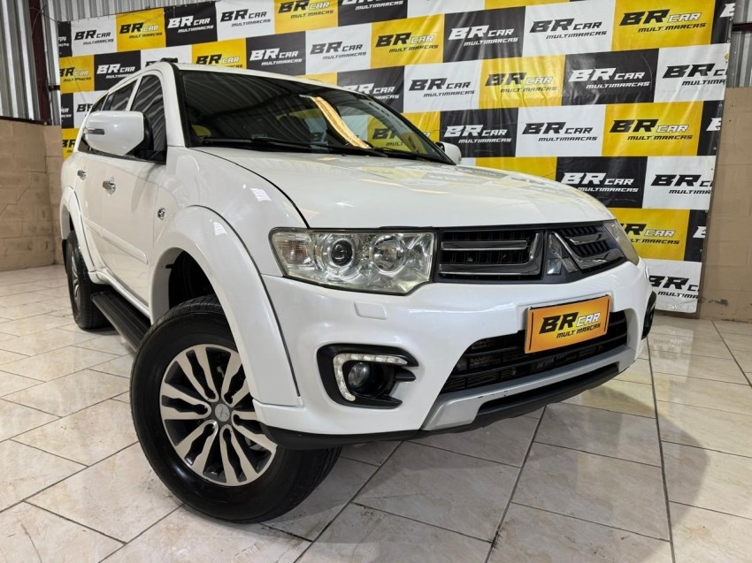 //www.autoline.com.br/carro/mitsubishi/pajero-32-hpe-16v-diesel-4p-4x4-turbo-automatico/2017/caxias-do-sul-rs/24723725
