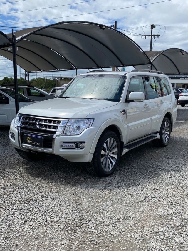 //www.autoline.com.br/carro/mitsubishi/pajero-35-v6-hpe-24v-flex-4p-4x4-automatico/2017/maceio-al/24877294