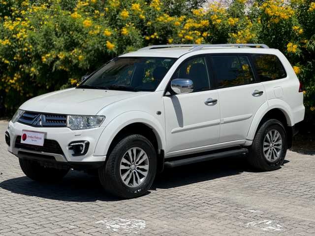 //www.autoline.com.br/carro/mitsubishi/pajero-32-hpe-16v-diesel-4p-4x4-turbo-automatico/2017/fortaleza-ce/24963703