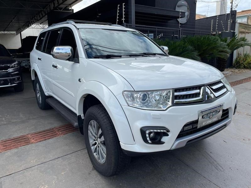 //www.autoline.com.br/carro/mitsubishi/pajero-32-hpe-16v-diesel-4p-4x4-turbo-automatico/2017/campo-grande-ms/24972538