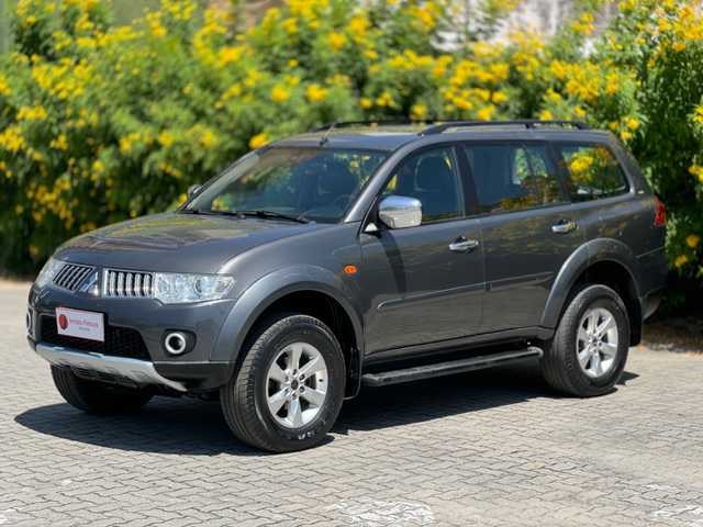 //www.autoline.com.br/carro/mitsubishi/pajero-dakar-32-hpe-16v-diesel-4p-4x4-turbo-automatico/2013/fortaleza-ce/24963553