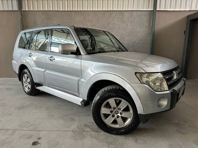 //www.autoline.com.br/carro/mitsubishi/pajero-full-32-gls-16v-diesel-4p-4x4-turbo-automatico/2008/belo-horizonte-mg/24615506