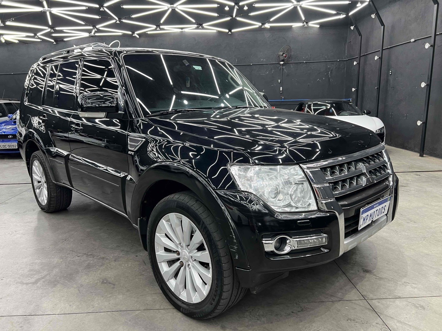 //www.autoline.com.br/carro/mitsubishi/pajero-full-32-hpe-16v-diesel-4p-4x4-turbo-automatico/2016/belo-horizonte-mg/24989969