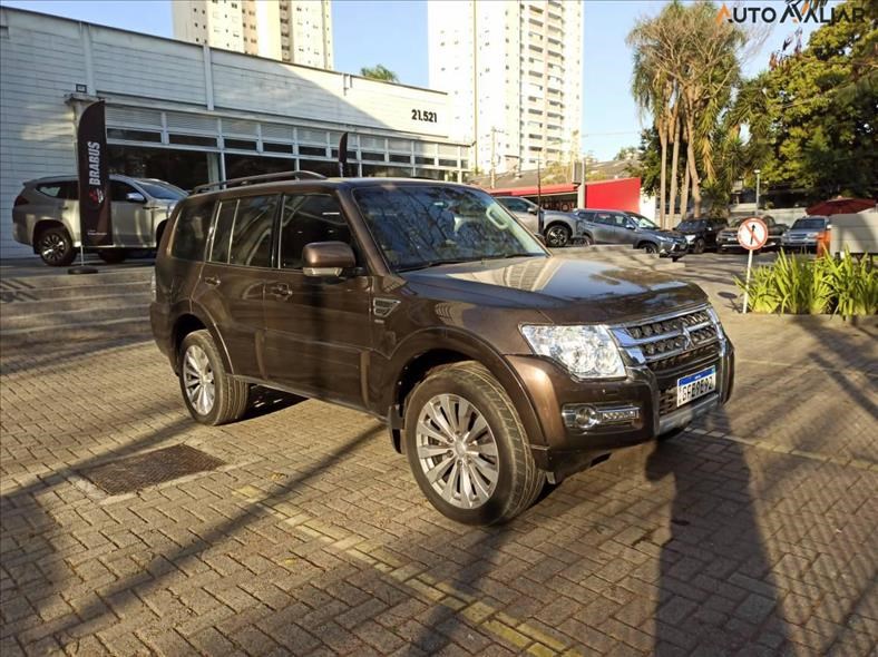 //www.autoline.com.br/carro/mitsubishi/pajero-full-32-hpe-16v-diesel-2p-4x4-turbo-automatico/2019/sao-paulo-sp/25032136