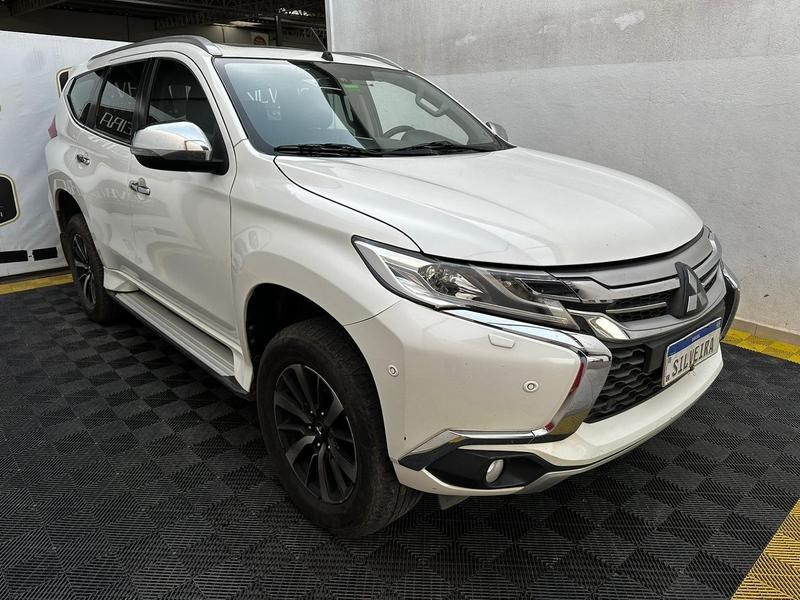 //www.autoline.com.br/carro/mitsubishi/pajero-sport-24-hpe-top-16v-diesel-4p-4x4-turbo-automatico/2020/conceicao-dos-ouros-mg/23955623