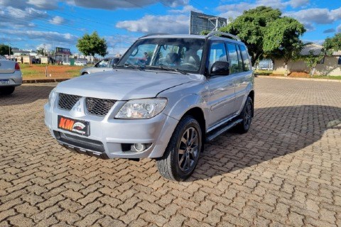 //www.autoline.com.br/carro/mitsubishi/pajero-tr4-20-16v-flex-4p-4x4-automatico/2011/brasilia-df/23528559