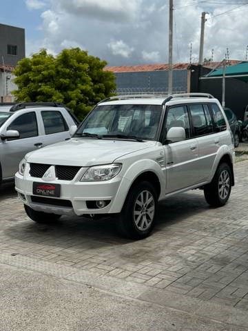 //www.autoline.com.br/carro/mitsubishi/pajero-tr4-20-16v-flex-4p-automatico/2015/parnamirim-rn/24138236