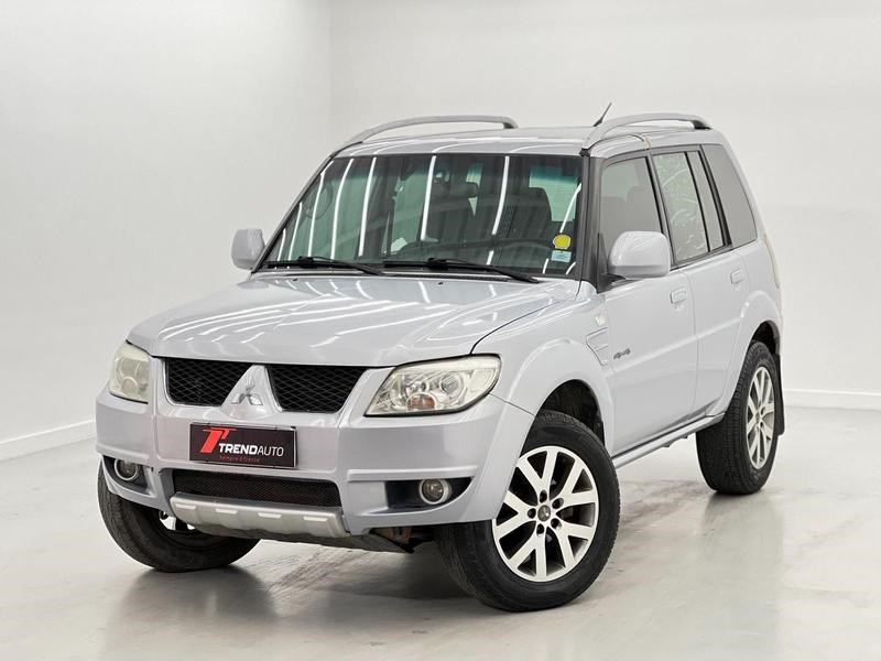 //www.autoline.com.br/carro/mitsubishi/pajero-tr4-20-16v-flex-4p-manual/2014/barra-mansa-rj/24910382
