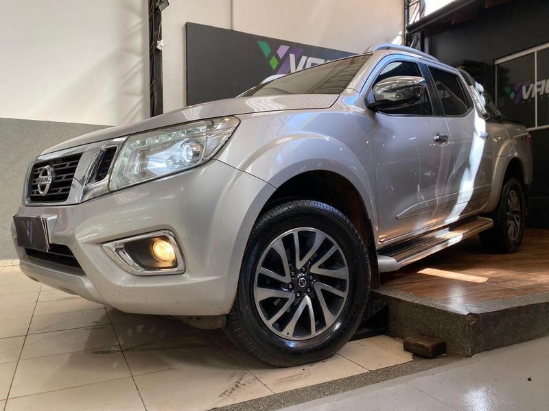 //www.autoline.com.br/carro/nissan/frontier-23-cd-le-16v-diesel-4p-4x4-turbo-automatico/2021/campo-grande-ms/24932809