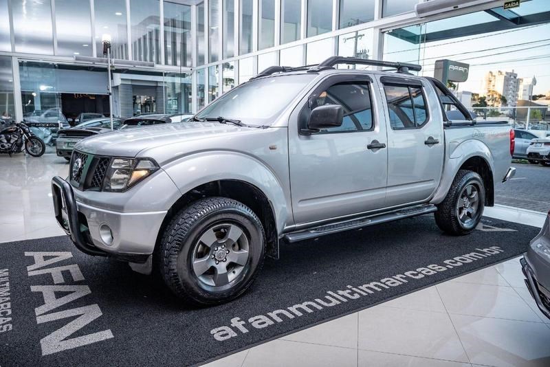 //www.autoline.com.br/carro/nissan/frontier-25-cd-se-attack-16v-diesel-4p-4x4-turbo-manua/2013/curitiba-pr/25007448