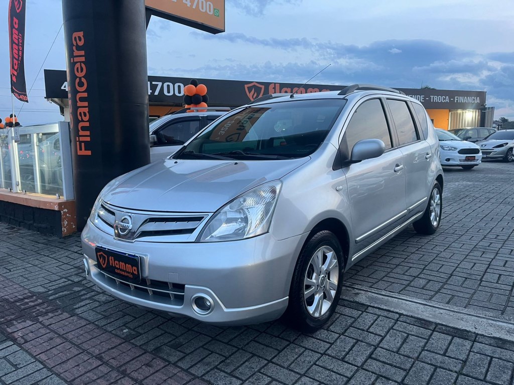 //www.autoline.com.br/carro/nissan/livina-18-s-16v-flex-4p-automatico/2014/joinville-sc/24562142