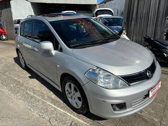 //www.autoline.com.br/carro/nissan/tiida-18-hatch-sl-16v-flex-4p-automatico/2013/itajai-sc/24772854