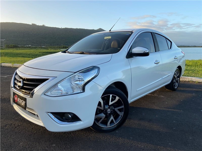//www.autoline.com.br/carro/nissan/versa-16-unique-16v-flex-4p-cvt/2017/osorio-rs/23544668