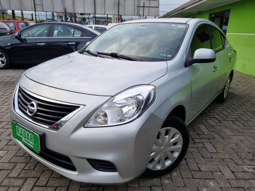 //www.autoline.com.br/carro/nissan/versa-16-sv-16v-flex-4p-manual/2014/curitiba-pr/24615775