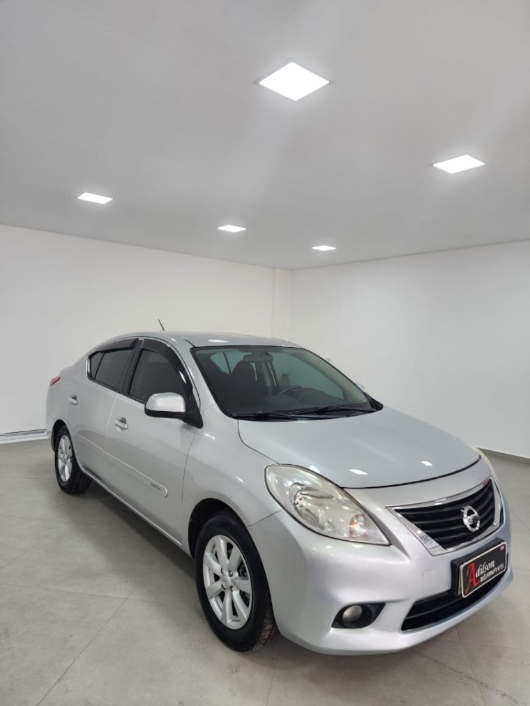 //www.autoline.com.br/carro/nissan/versa-16-sl-16v-flex-4p-manual/2014/palmeira-das-missoes-rs/24869450