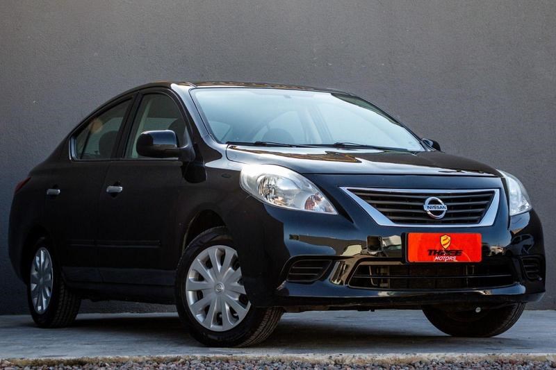//www.autoline.com.br/carro/nissan/versa-16-sv-16v-flex-4p-manual/2014/curitiba-pr/24894370