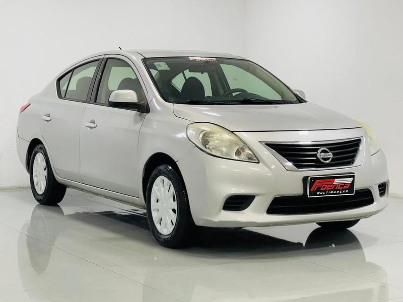 //www.autoline.com.br/carro/nissan/versa-16-sv-16v-flex-4p-manual/2014/curitiba-pr/24899949