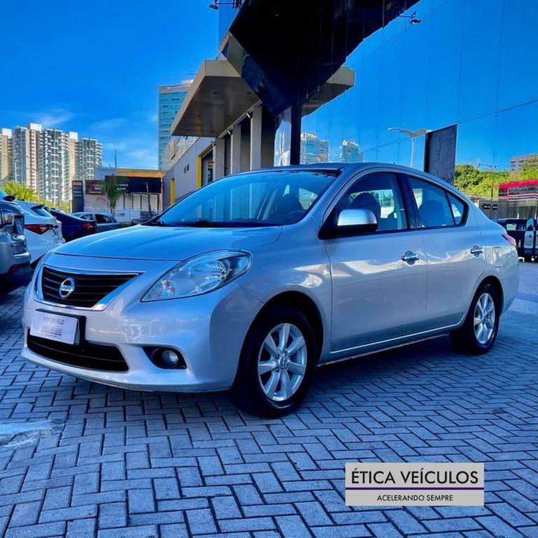 //www.autoline.com.br/carro/nissan/versa-16-sl-16v-flex-4p-manual/2013/fortaleza-ce/25005358