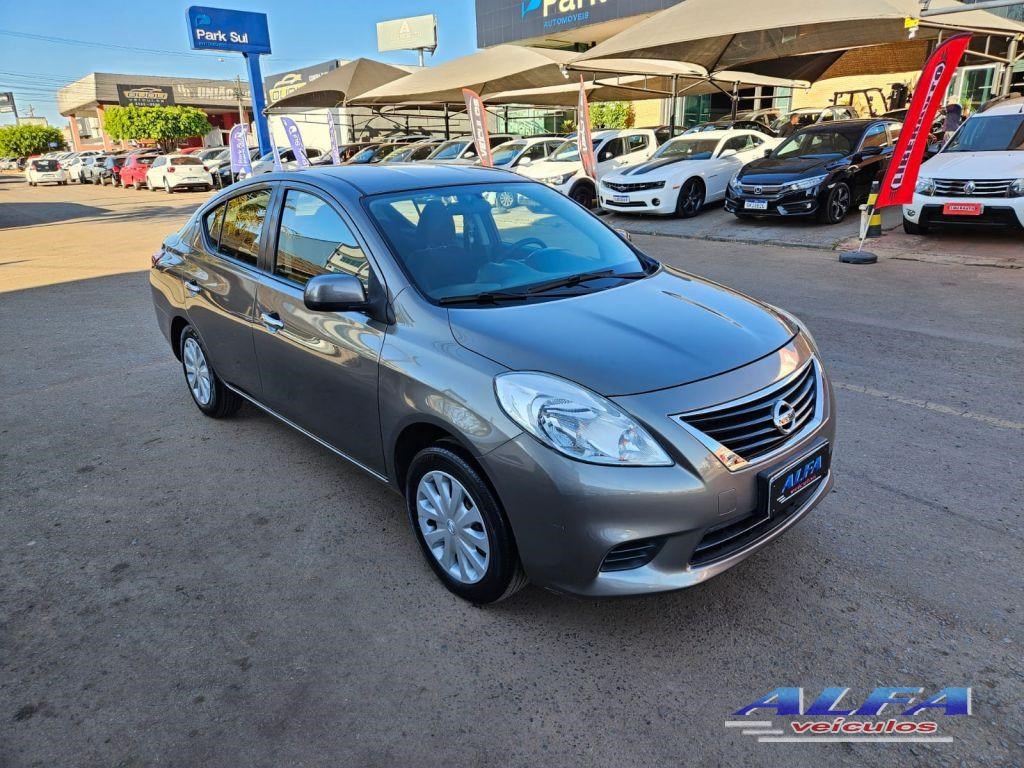 //www.autoline.com.br/carro/nissan/versa-16-sv-16v-flex-4p-manual/2013/brasilia-df/25013237
