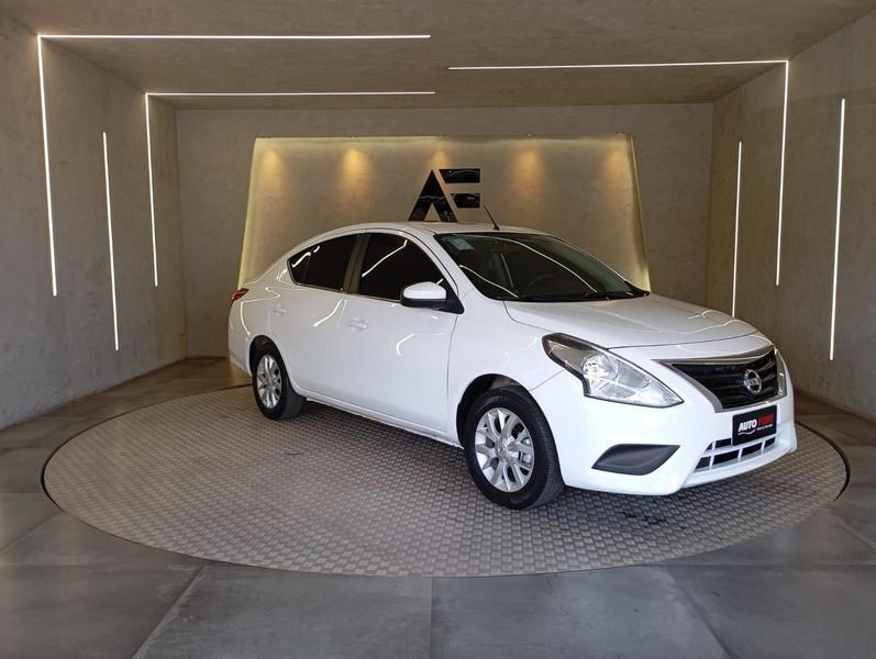 //www.autoline.com.br/carro/nissan/versa-16-sv-16v-flex-4p-cvt/2017/brasilia-df/25023390