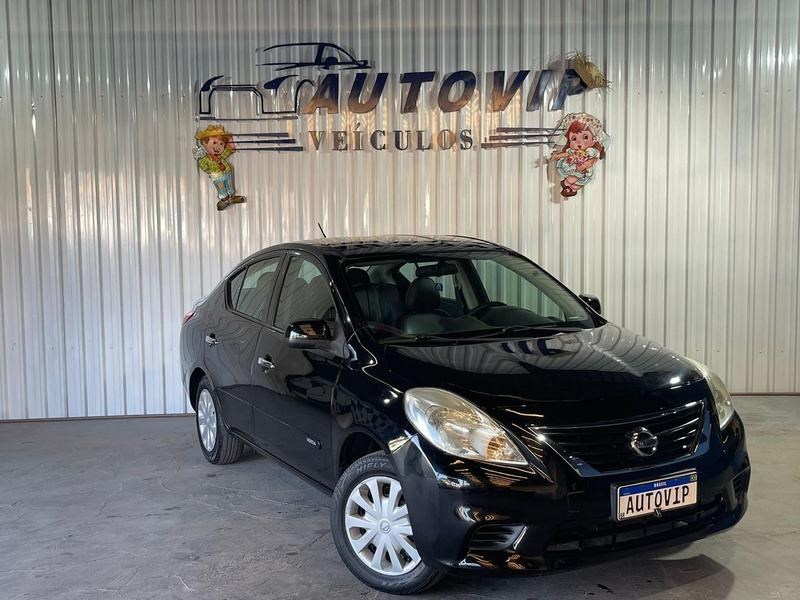 //www.autoline.com.br/carro/nissan/versa-16-sv-16v-flex-4p-manual/2014/brasilia-df/25025659