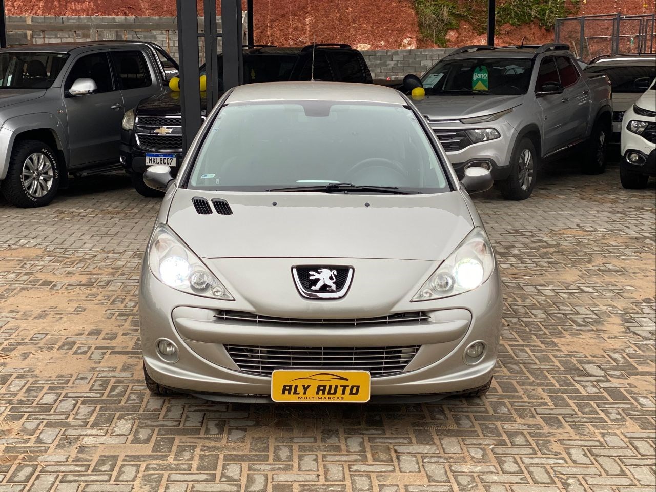 //www.autoline.com.br/carro/peugeot/207-16-xs-16v-flex-4p-automatico/2013/chapeco-sc/24607370