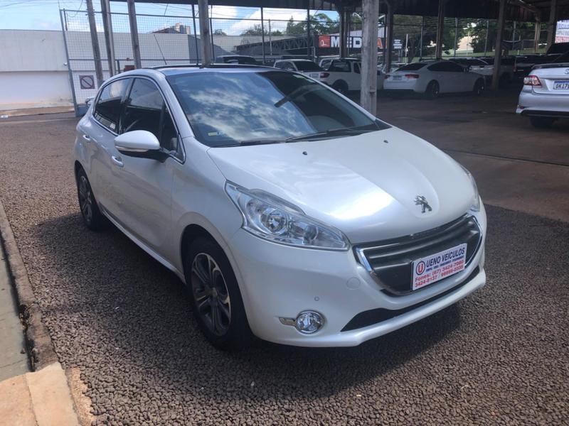 //www.autoline.com.br/carro/peugeot/208-16-griffe-16v-flex-4p-automatico/2016/dourados-ms/23637292