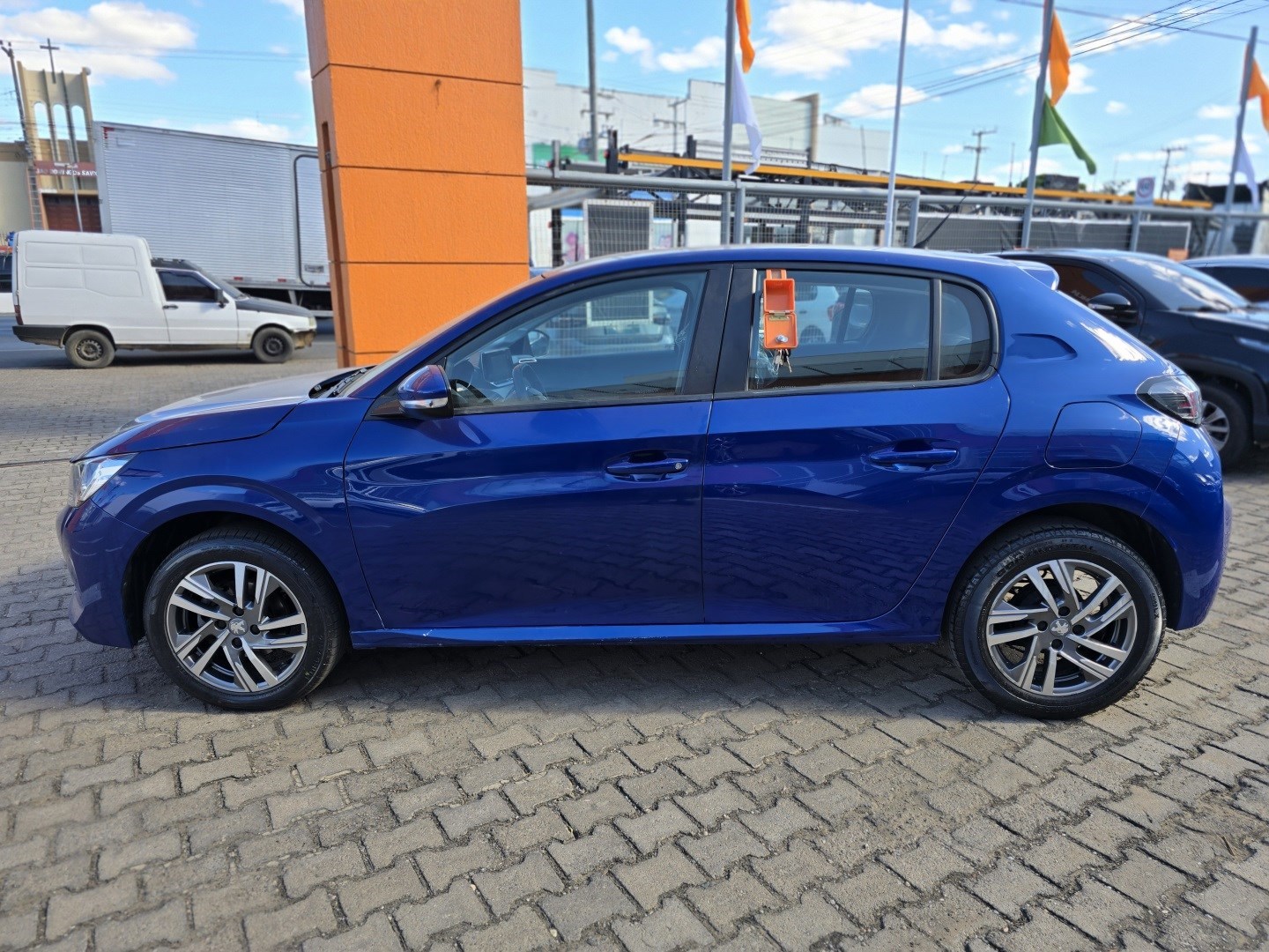 //www.autoline.com.br/carro/peugeot/208-16-allure-16v-flex-4p-automatico/2022/juazeiro-do-norte-ce/25012216