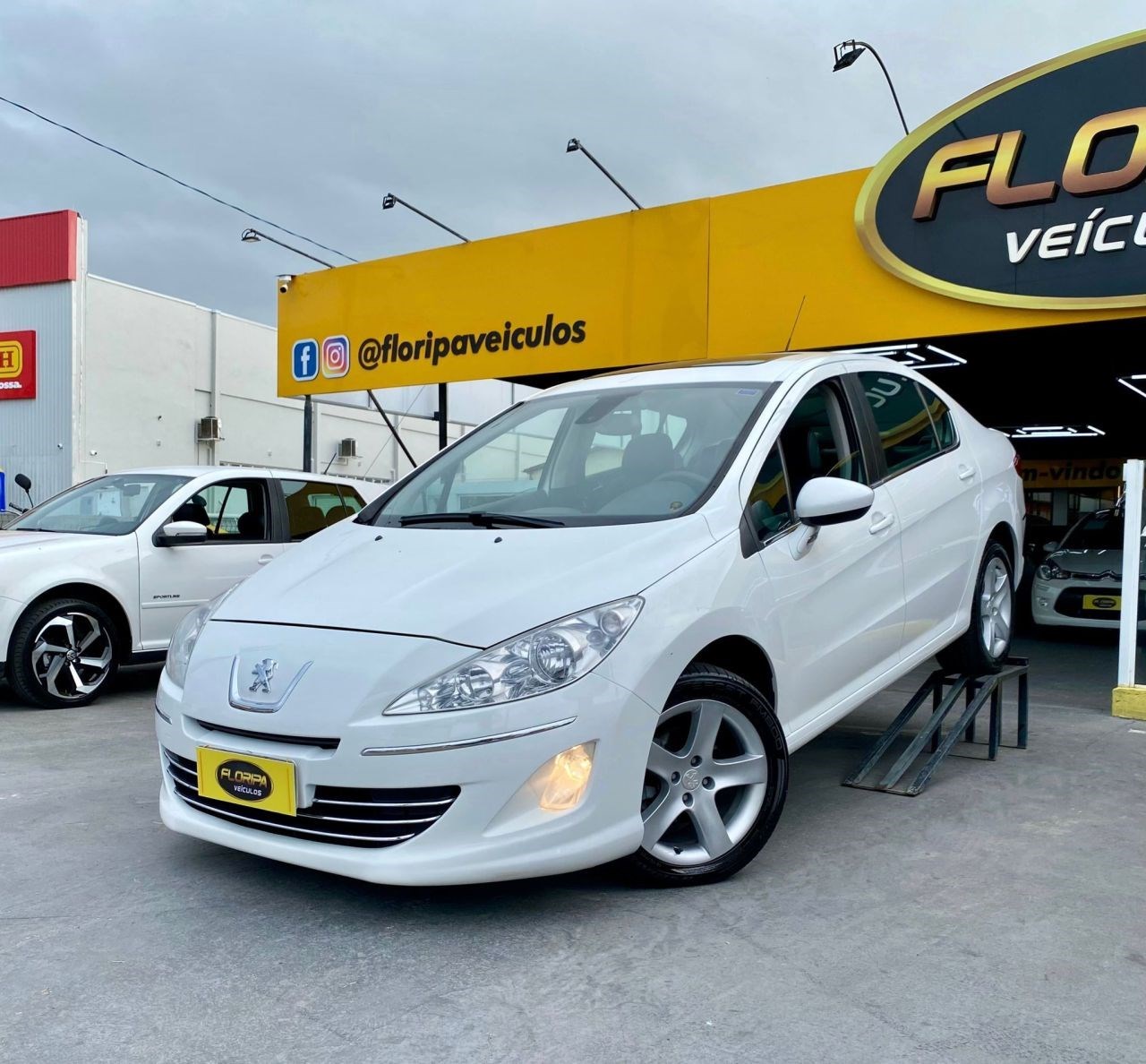 //www.autoline.com.br/carro/peugeot/408-20-griffe-16v-flex-4p-automatico/2012/florianopolis-sc/23121269