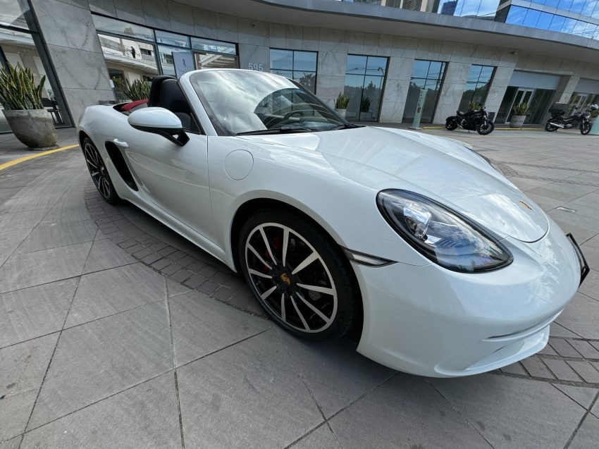 //www.autoline.com.br/carro/porsche/718-boxster-20-16v-gasolina-2p-turbo-automatizado/2018/porto-alegre-rs/23650171