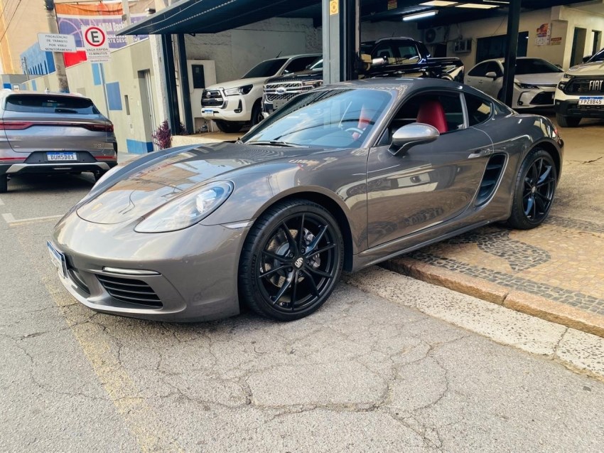 //www.autoline.com.br/carro/porsche/718-cayman-20-coupe-16v-gasolina-2p-turbo-pdk/2020/americana-sp/24921377