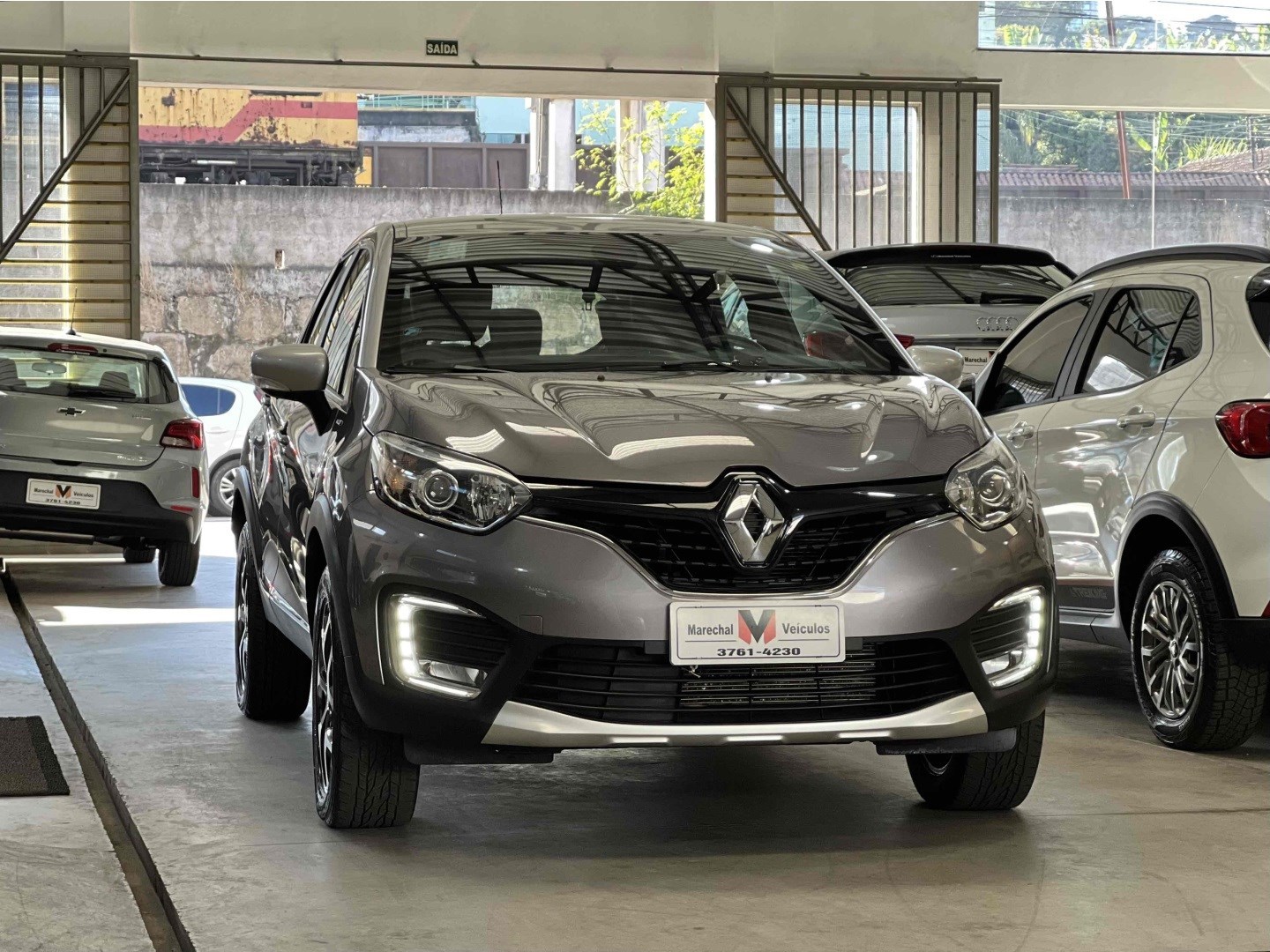 //www.autoline.com.br/carro/renault/captur-16-bose-16v-flex-4p-cvt/2021/conselheiro-lafaiete-mg/24877472