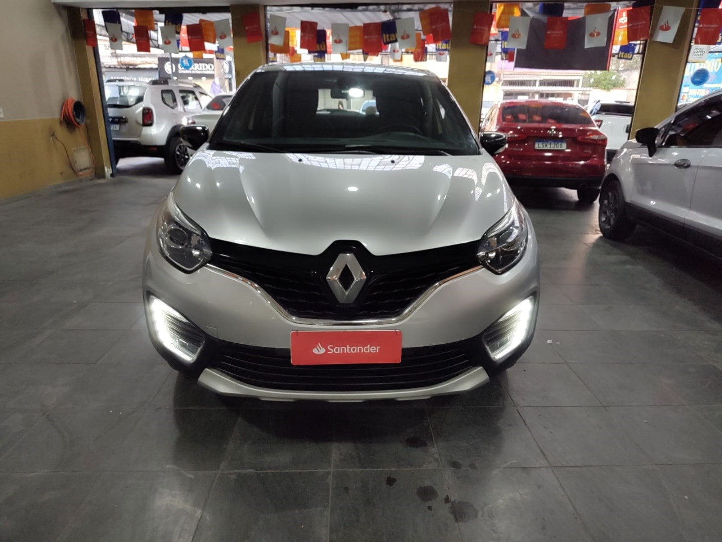 //www.autoline.com.br/carro/renault/captur-16-life-16v-flex-4p-cvt/2020/rio-de-janeiro-rj/24947988