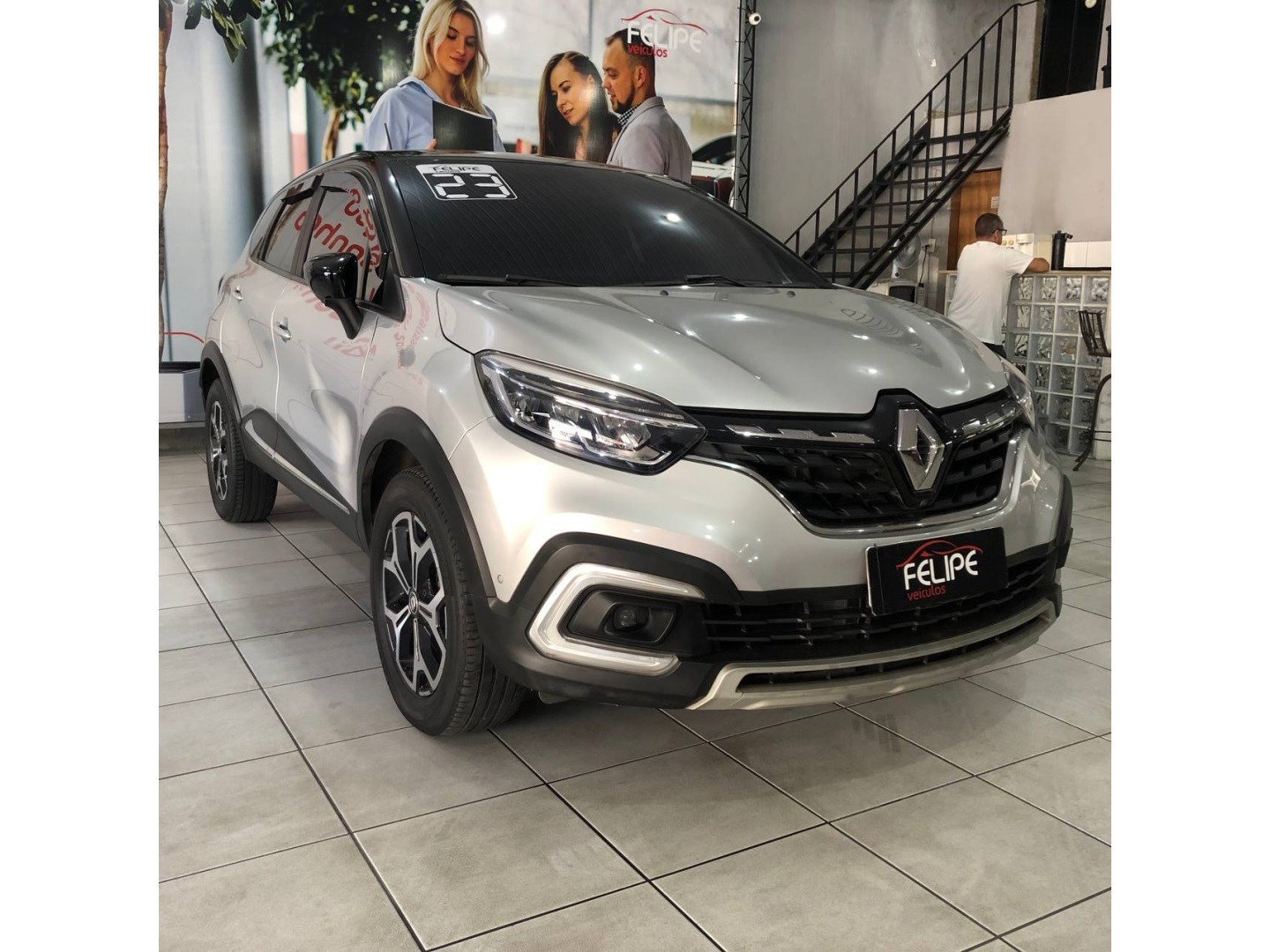 //www.autoline.com.br/carro/renault/captur-13-tce-iconic-16v-flex-4p-turbo-cvt/2023/rio-de-janeiro-rj/24988014