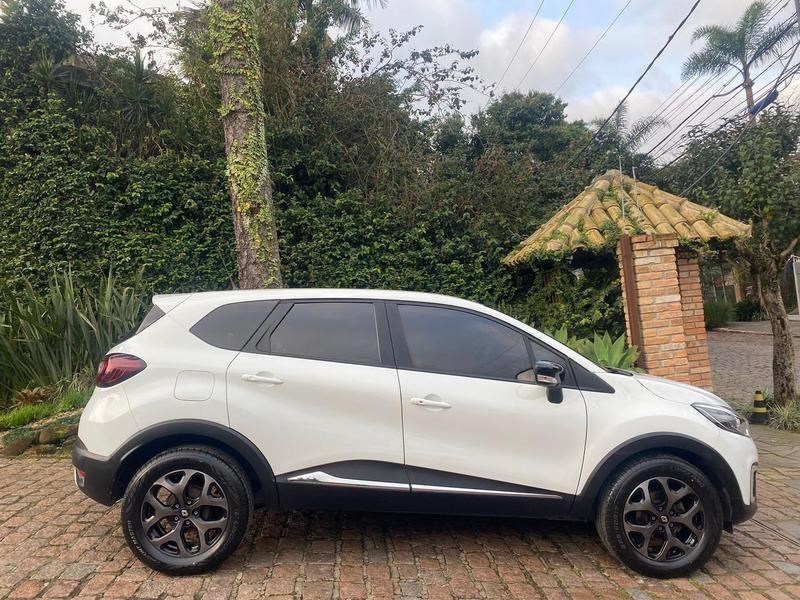 //www.autoline.com.br/carro/renault/captur-16-zen-16v-flex-4p-cvt/2018/porto-alegre-rs/24990083