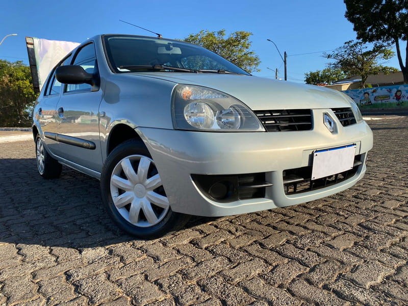 //www.autoline.com.br/carro/renault/clio-16-sedan-expression-16v-flex-4p-manual/2009/brasilia-df/18247667