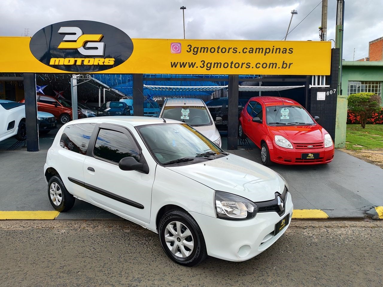 //www.autoline.com.br/carro/renault/clio-10-hatch-authentique-16v-flex-2p-manual/2015/campinas-sp/24094685