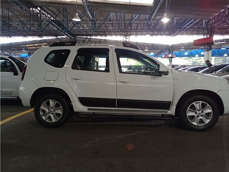 //www.autoline.com.br/carro/renault/duster-20-dynamique-16v-flex-4p-automatico/2016/rio-de-janeiro-rj/24390338