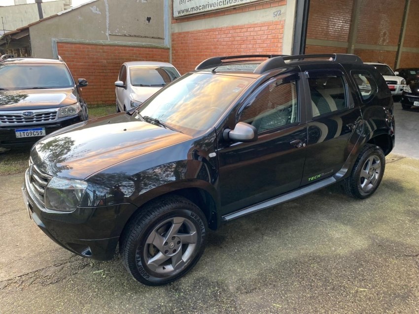 //www.autoline.com.br/carro/renault/duster-20-tech-road-16v-flex-4p-automatico/2014/porto-alegre-rs/24683161