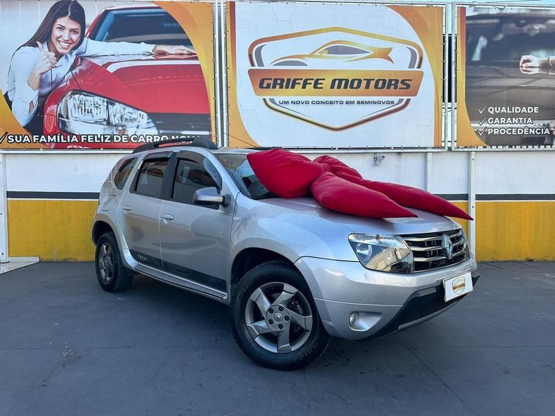 //www.autoline.com.br/carro/renault/duster-20-dynamique-16v-flex-4p-automatico/2015/curitiba-pr/24722155