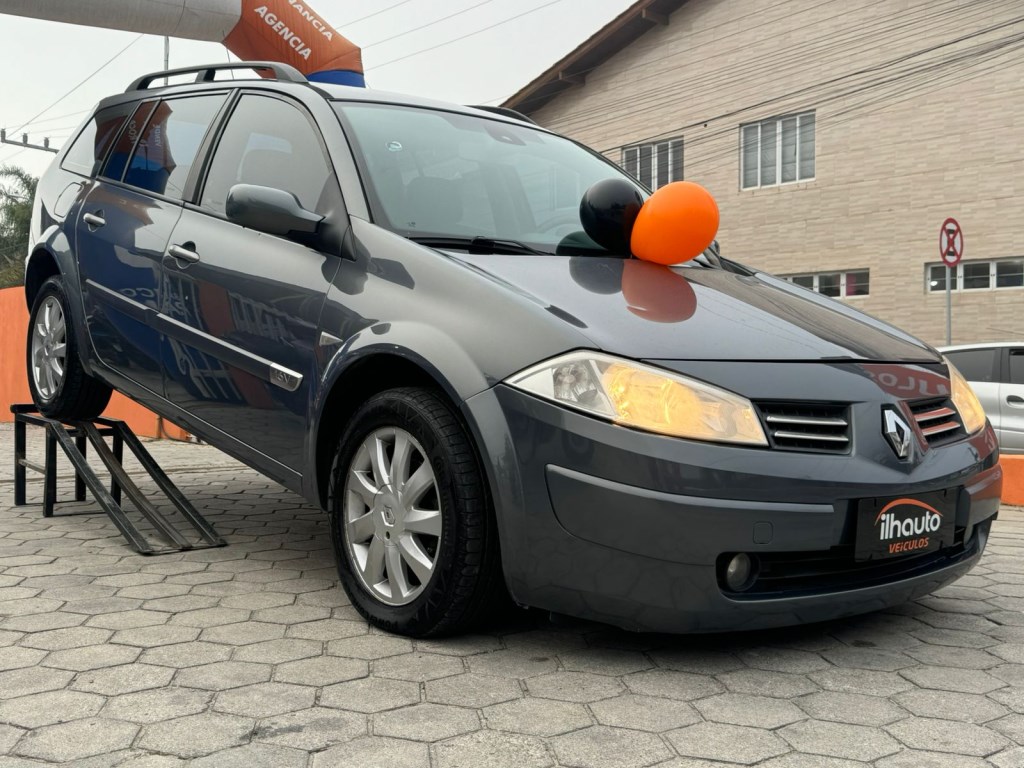 //www.autoline.com.br/carro/renault/grand-tour-16-dynamique-16v-flex-4p-manual/2013/florianopolis-sc/24836620