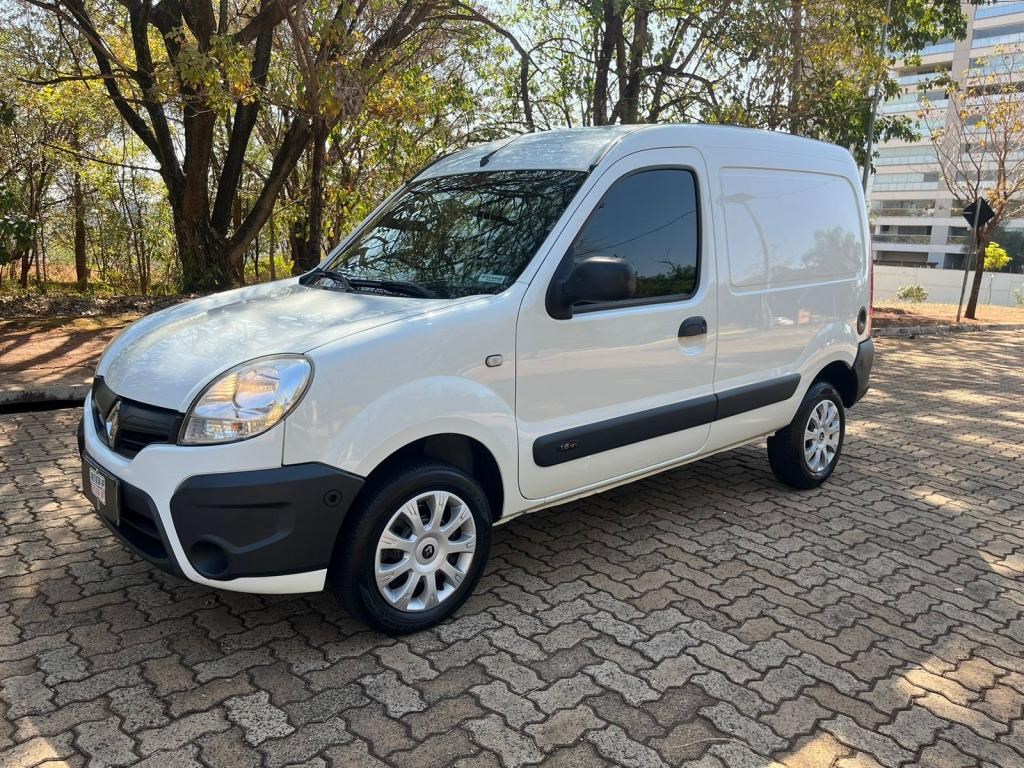 //www.autoline.com.br/carro/renault/kangoo-16-16v-flex-2p-manual/2017/ribeirao-preto-sp/24894680