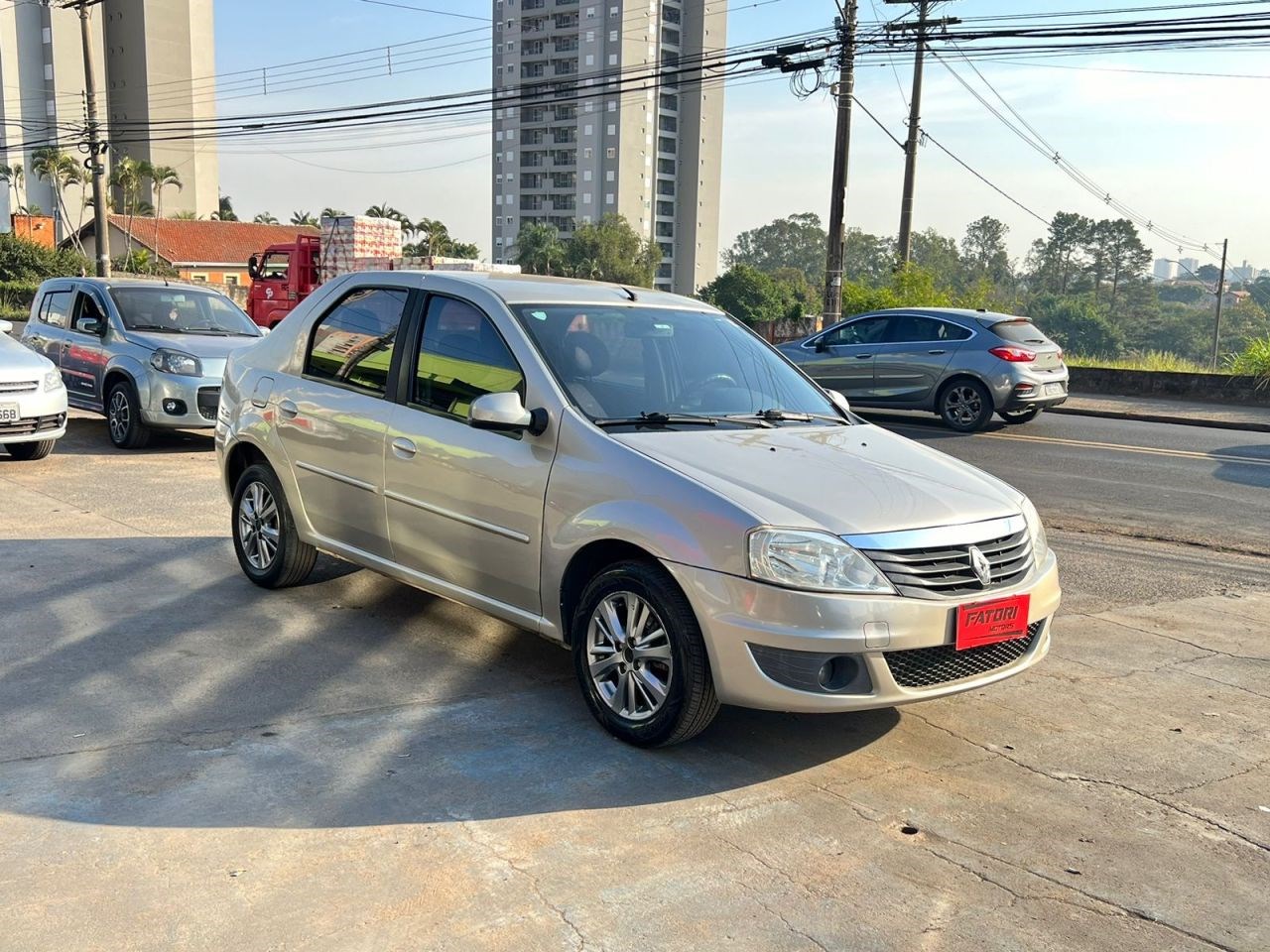 //www.autoline.com.br/carro/renault/logan-10-expression-16v-flex-4p-manual/2013/piracicaba-sp/24902188