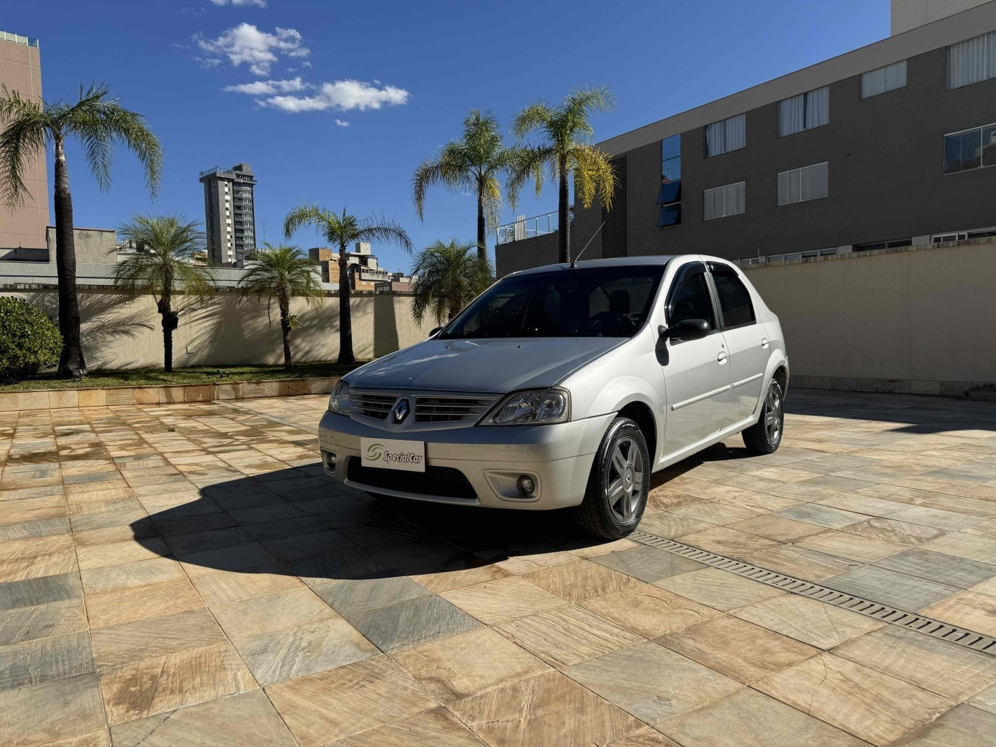 //www.autoline.com.br/carro/renault/logan-16-privilege-8v-flex-4p-manual/2009/belo-horizonte-mg/24992583