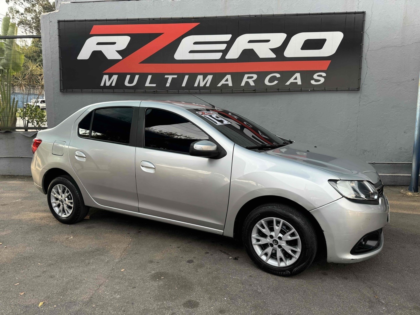 //www.autoline.com.br/carro/renault/logan-10-expression-16v-flex-4p-manual/2015/sao-paulo-sp/25030279