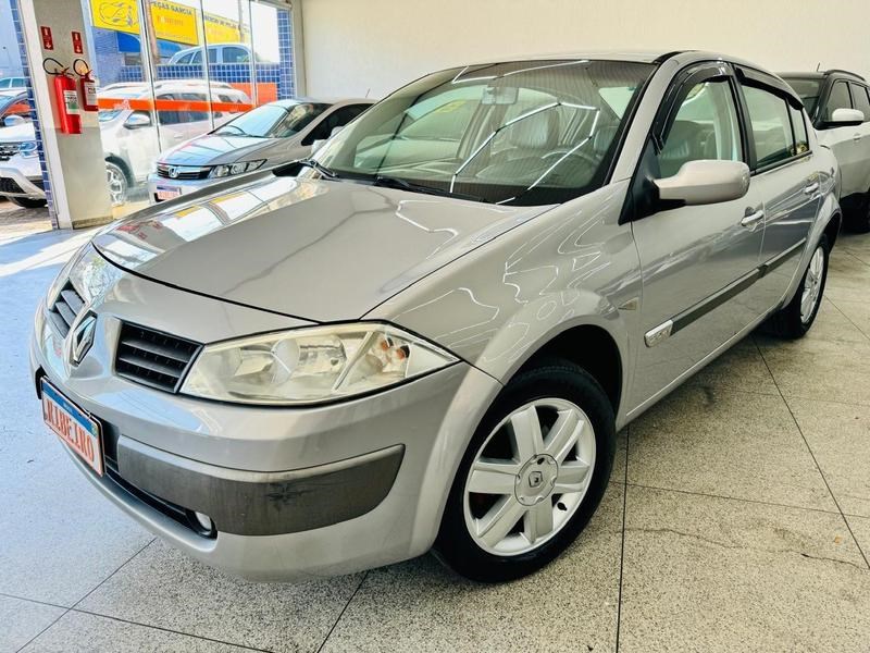 //www.autoline.com.br/carro/renault/megane-20-sedan-dynamique-16v-gasolina-4p-automatico/2008/campinas-sp/24938508