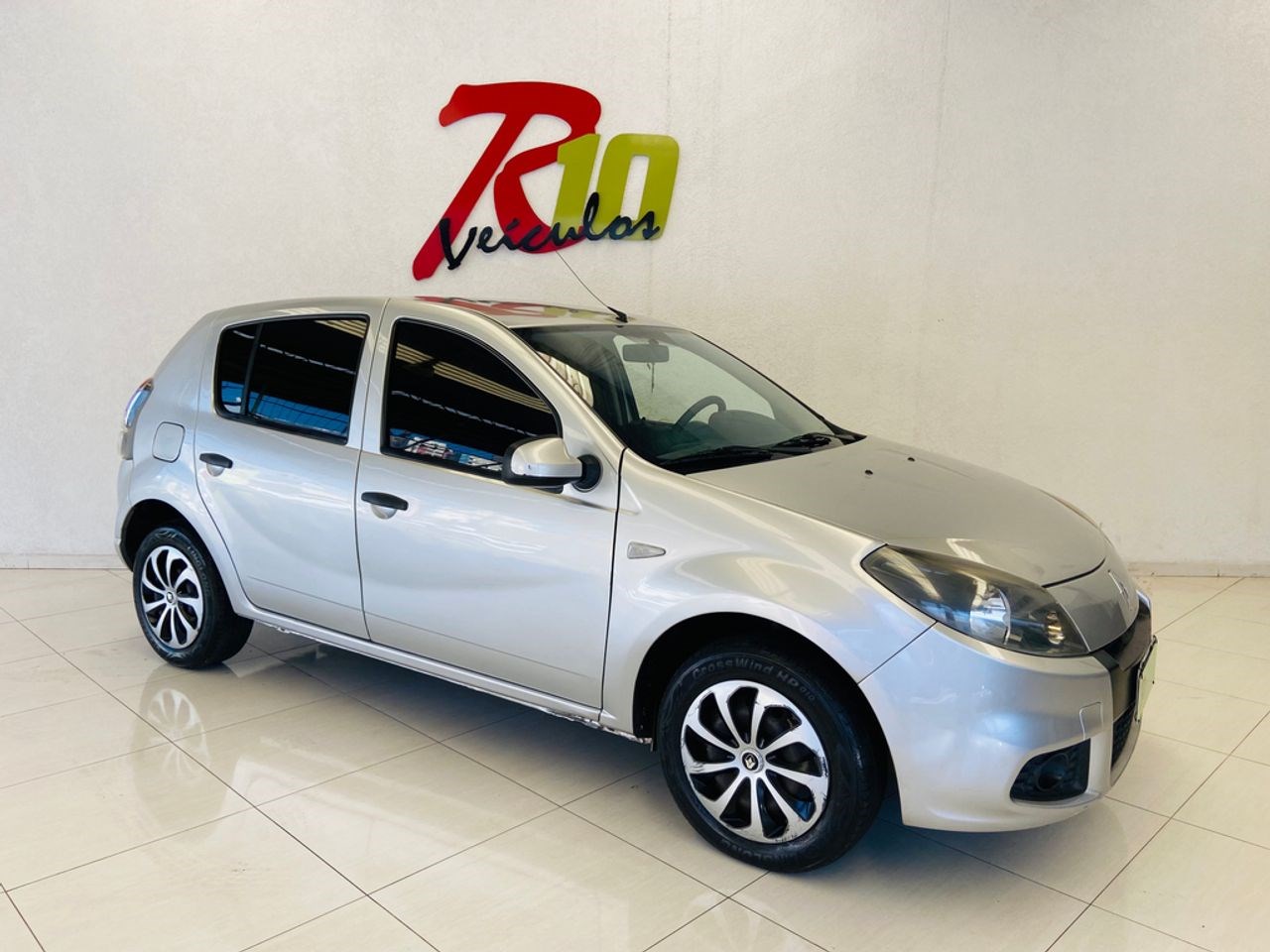//www.autoline.com.br/carro/renault/sandero-16-expression-8v-flex-4p-manual/2014/barueri-sp/23643395