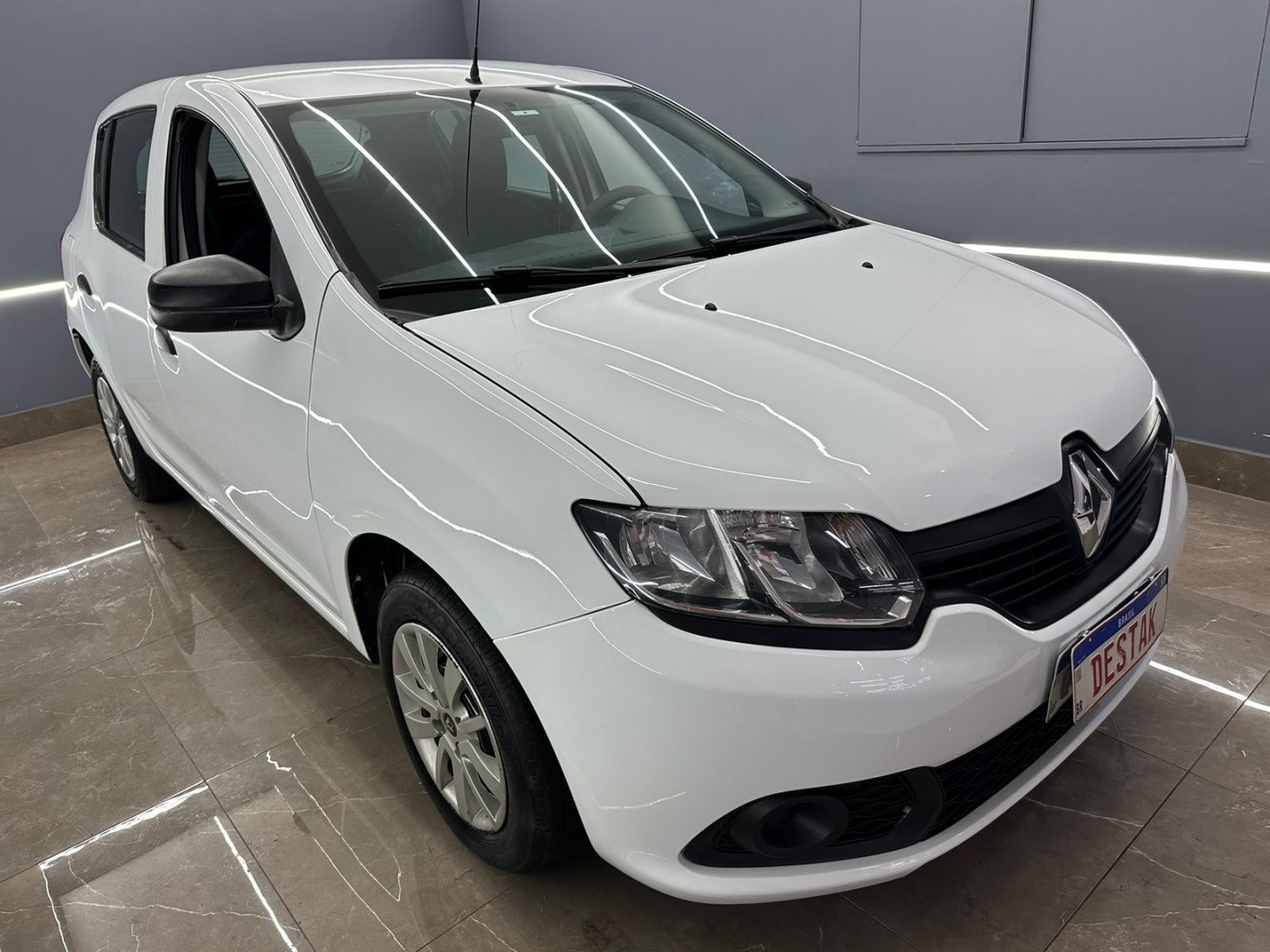 //www.autoline.com.br/carro/renault/sandero-10-authentique-12v-flex-4p-manual/2019/belo-horizonte-mg/23652647