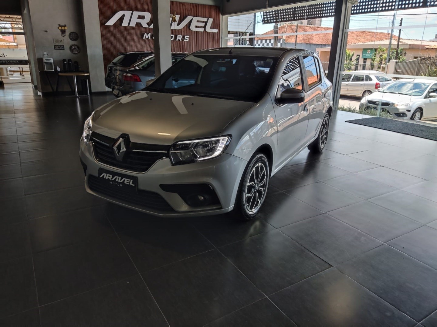 //www.autoline.com.br/carro/renault/sandero-16-zen-16v-flex-4p-manual/2021/arapongas-pr/23831192